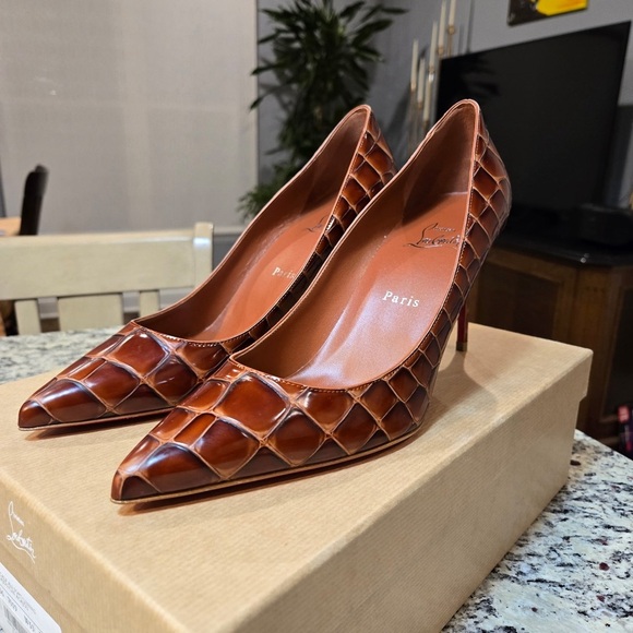 NEW Christian Louboutin Kate 85 Pumps in Cognac Crocodile Embossed Leather 37 - Picture 3 of 11